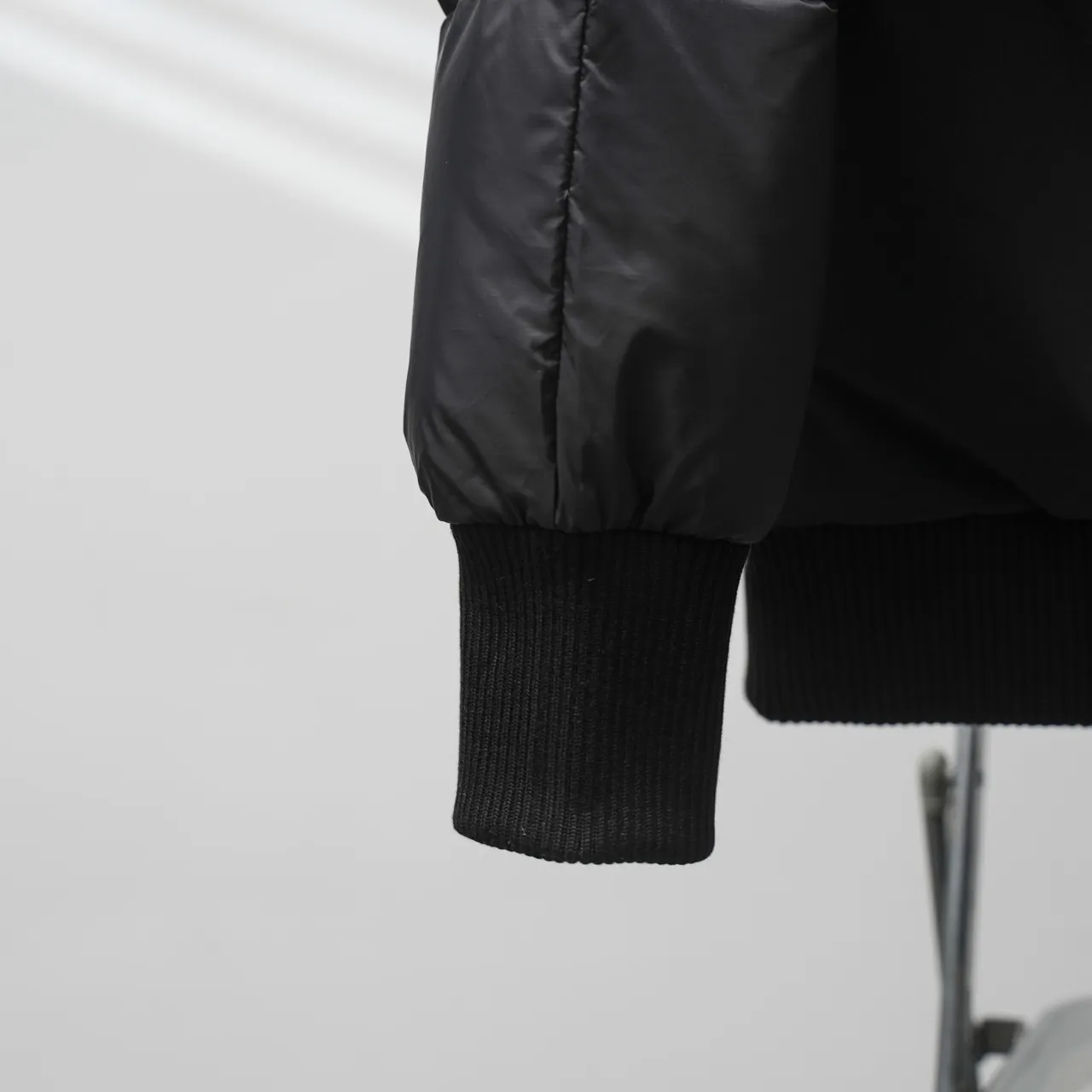P840 CANADA GOOSE丨Canada Goose 2056 Soft Sleeve Pilot Hooded Down Jacket Color: Black Size: XXS-XXL